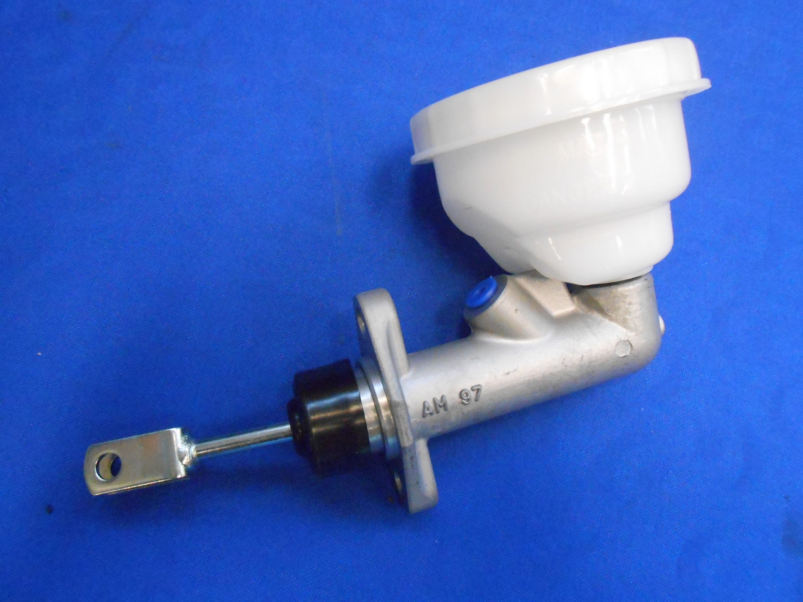thumbnail image 2 of Triumph GT6 Vitesse 2.0L Girling Clutch Slave Cylinder - Free Shipping! 2 of 5