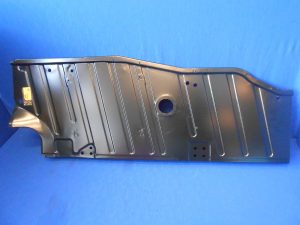 FLOOR PANEL R/H TR4-6
